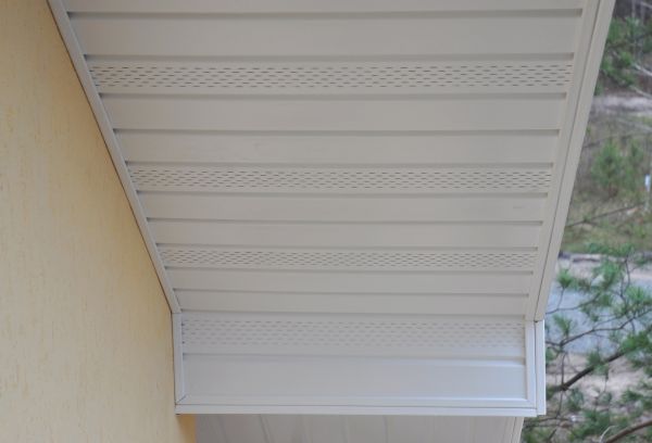 Soffit Dirt Removal in Vista