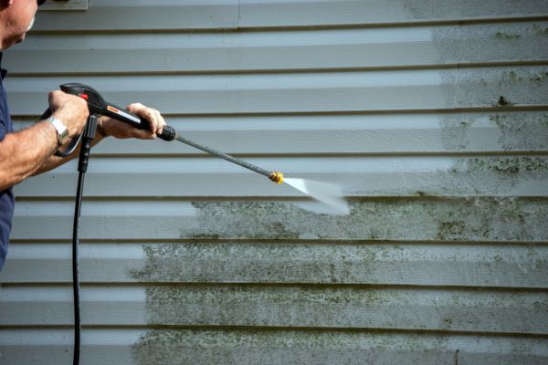Vinyl Siding Power Washing in Vista