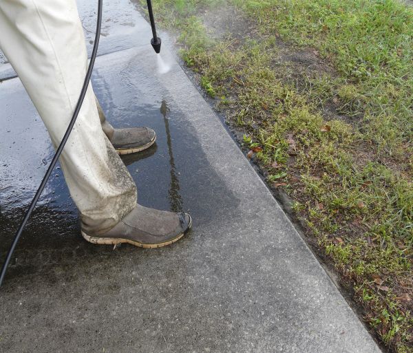 Sidewalk Concrete Cleaning in Vista