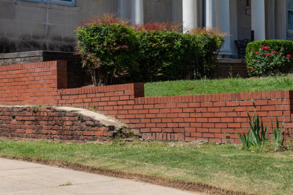 Retaining Wall Cleaning in Vista
