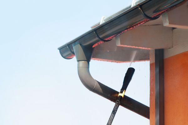 Eaves Power Washing in Vista